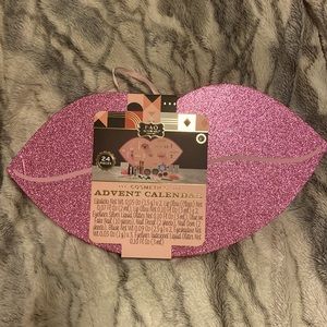 A 24 piece makeup and accessories kit for girls in a cute large lip shaped box